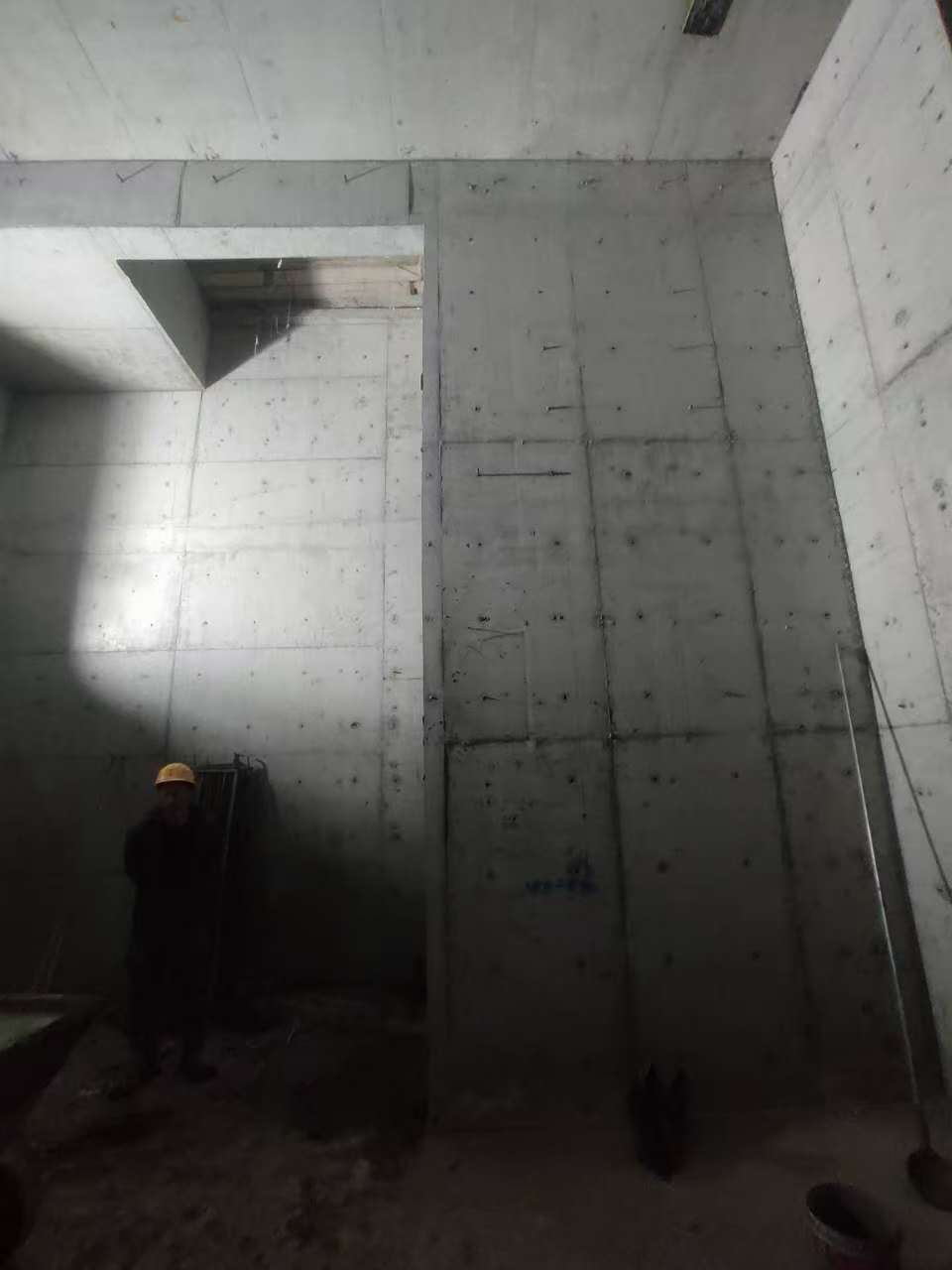 曾都墙上开槽钢筋断了有影响吗